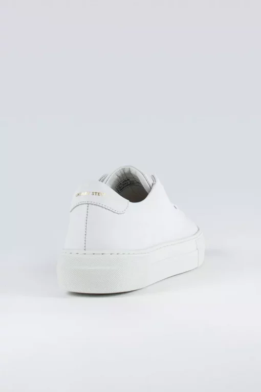 Sneaky Steve Moore W White