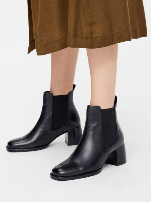 Bianco Biadalya Chelsea Boot Black