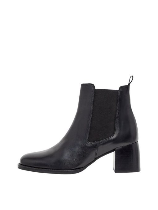Bianco Biadalya Chelsea Boot Black
