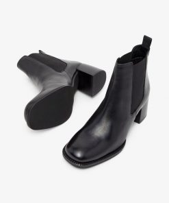 Bianco Biadalya Chelsea Boot Black
