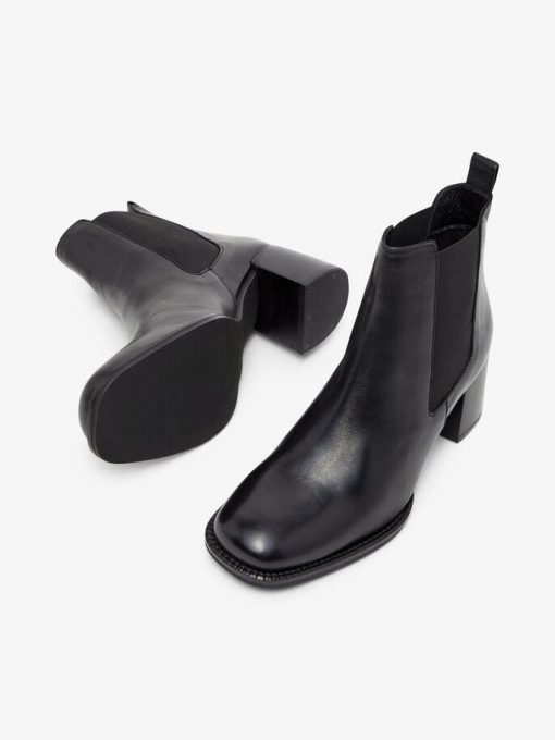 Bianco Biadalya Chelsea Boot Black