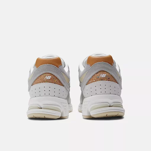 New balance 2002 Men Concrete with sandstone and grey matter