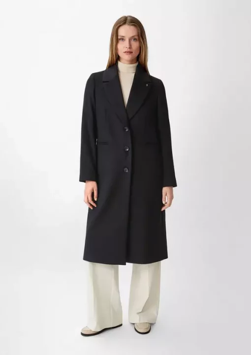 Comma, Coat Black