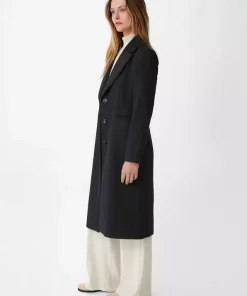 Comma, Coat Black