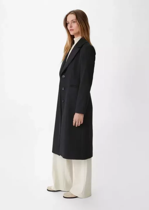 Comma, Coat Black