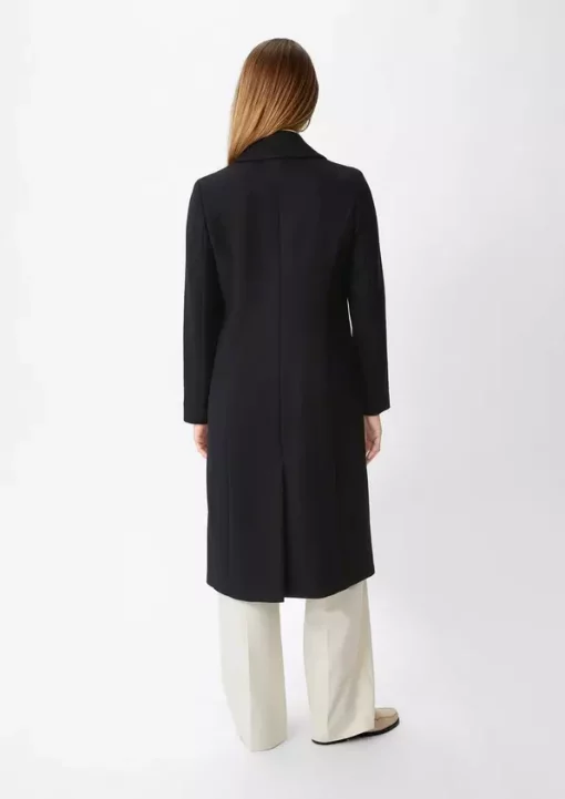 Comma, Coat Black
