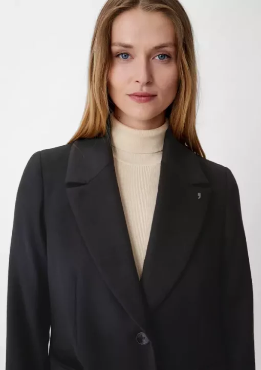 Comma, Coat Black