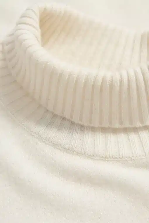 Oscar Jacobson Salim Rollneck White