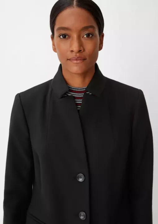 Comma, Coat Black