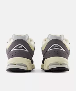 New balance 2002 Magnet With Timberwolf And Sandstone