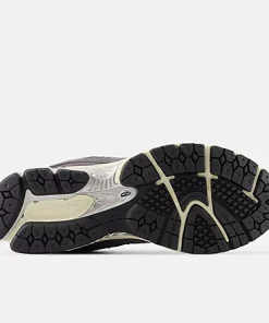New balance 2002 Magnet With Timberwolf And Sandstone