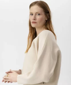 Holebrook Barbro V-neck Sandshell