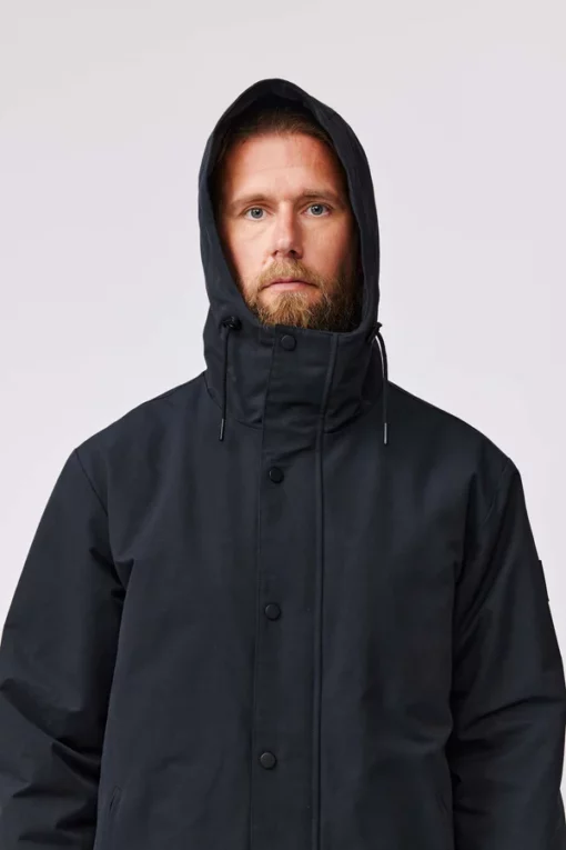 Makia Glacier Parka Black