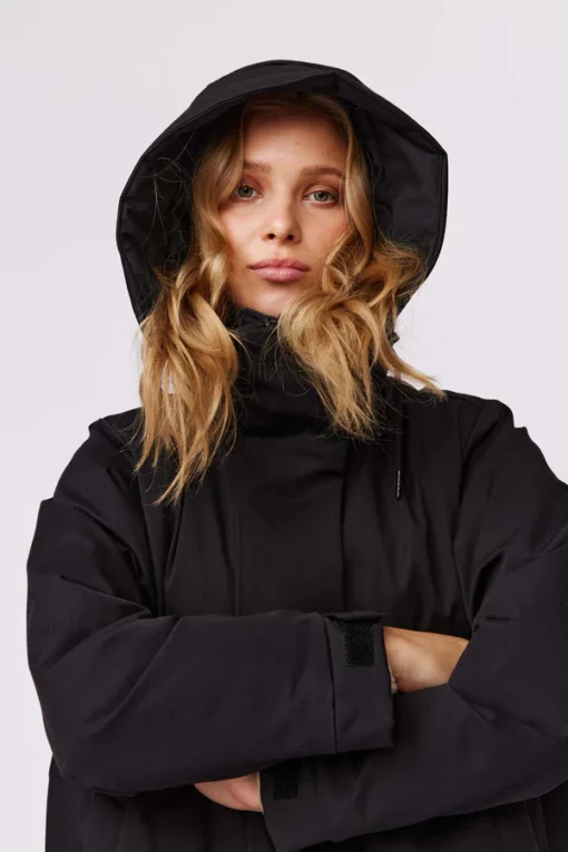 Makia Woman Aire Parka Black