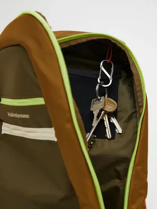 Peak Performance Outdoor Crossbody Bag Earth Summit