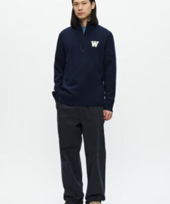 WWTay Sweatshirt Salute