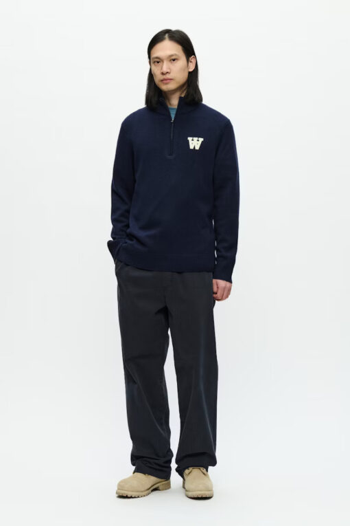 WWTay Sweatshirt Salute