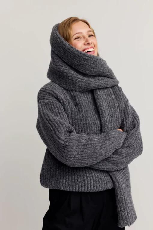 Makia Woman Mabel Knit Grey