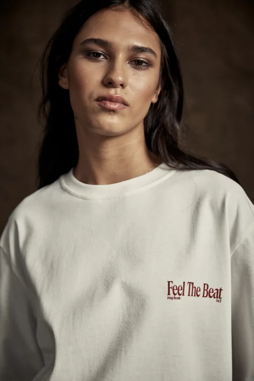 Aveny Berkeley Tee Feel The Beat Almost White