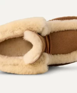 UGG Women's Classic Esmee Lace Up Boot Chestnut