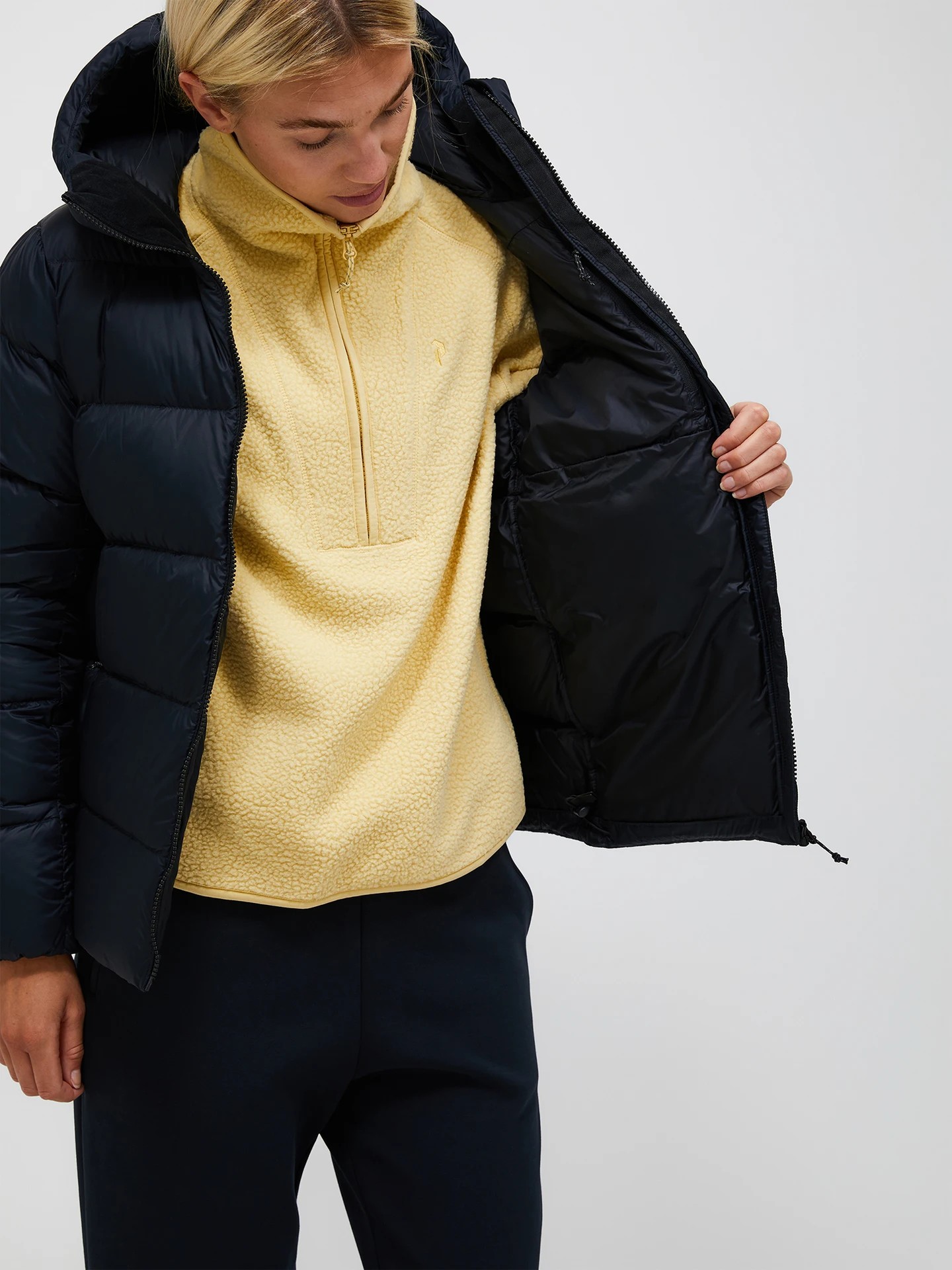 Peak Performance Frost Down Puffer Jacket Women Black
